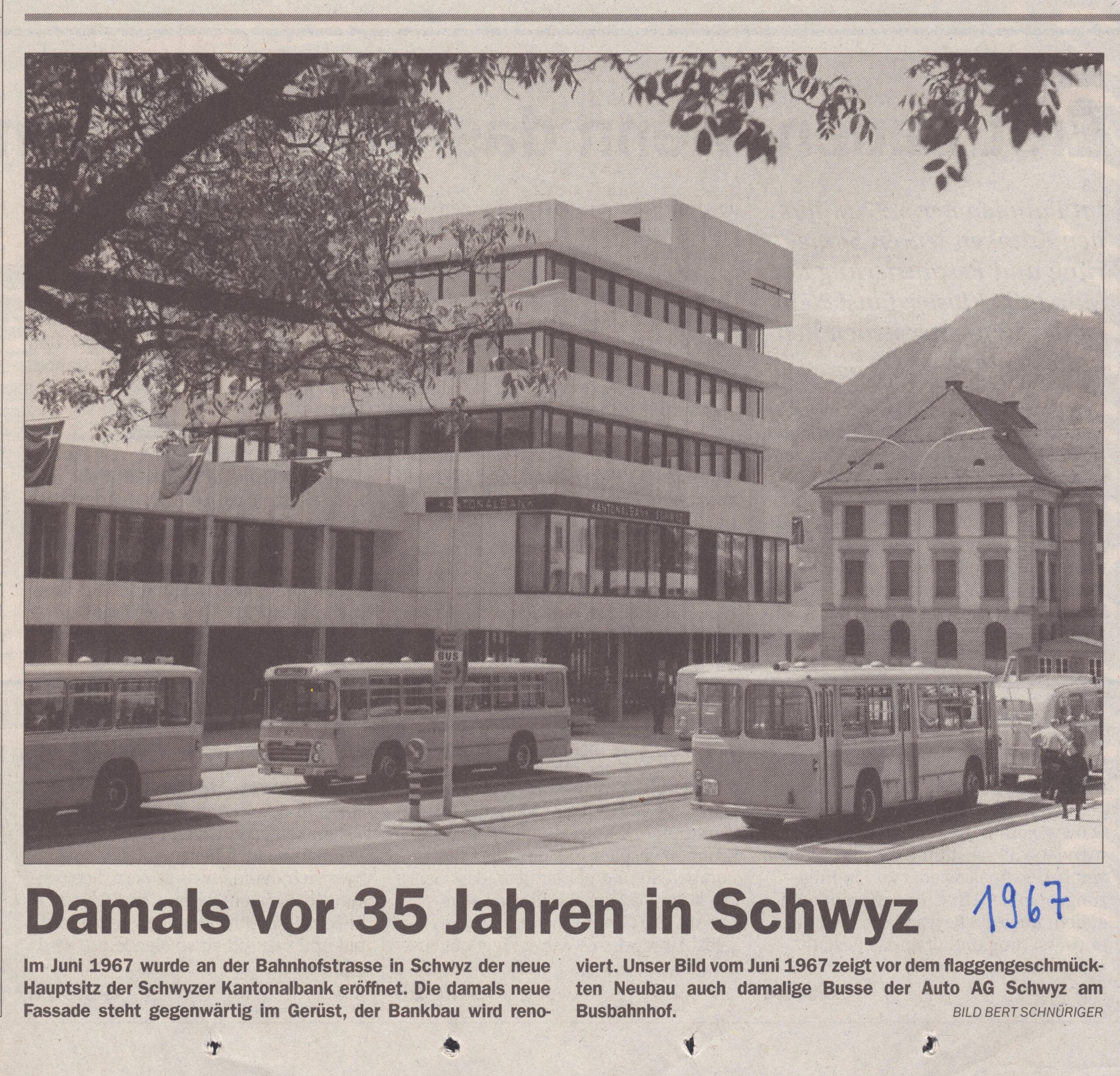 Busbahnhof
Bert Schnüriger, Schwyzer Zeitung, 2002, Ze336