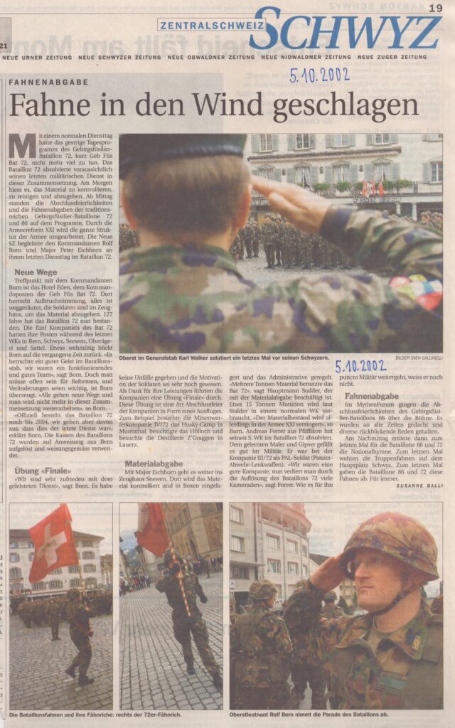 Fahnenabgabe 72
Sven Gallinelli, Schwyzer Zeitung, 2002, Ze447